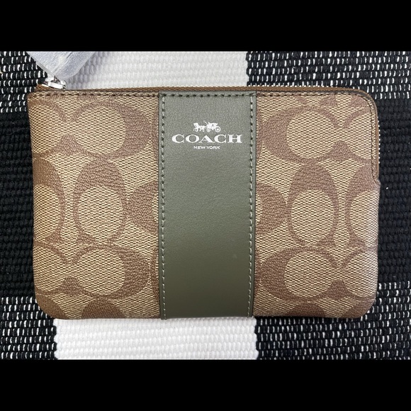 Coach Handbags - NWT COACH Corner Zip Wristlet Signature Canvas